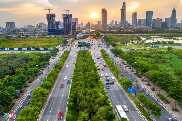 Đại lộ Mai Chí Thọ là tuyến đường xương sống nối nhiều quận thuộc thành phố Hồ Chí Minh.