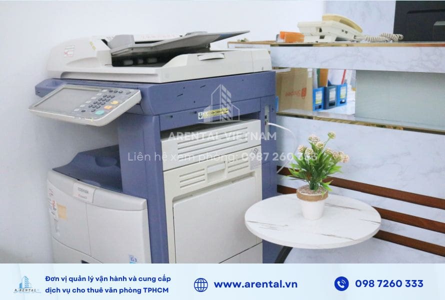 Các tiện ích cơ bản cũng được bố trí quanh khu vực văn phòng trọn gói cho thuê. Tiện ích máy in, máy photocopy khi thuê văn phòng trọn gói.