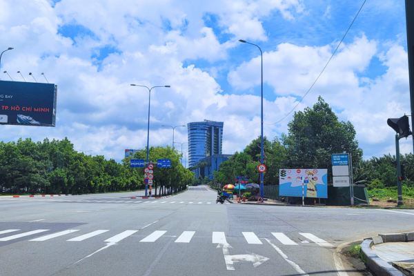 Đường Mai Chí Thọ là con đường đắt giá nhất thuộc khu vực khi vừa là đại lộ lớn kết nối giao thông qua nhiều khu vực trọng điểm 