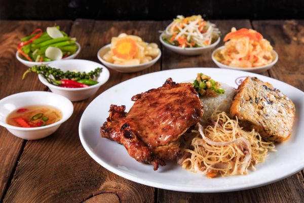 Quán ăn sáng ngon tại Quận 7: Cơm tấm Thuận Kiều