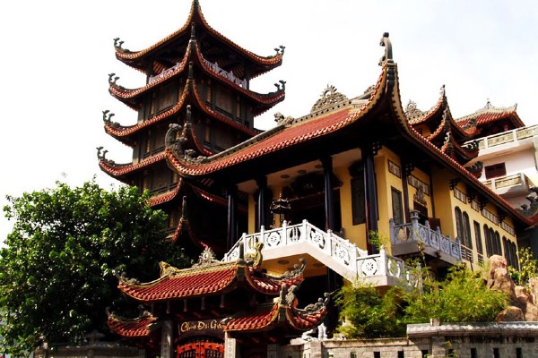 Chùa Đại Giác có lịch sử lâu đời và là biểu tượng tôn giáo nổi bật tại Phú Nhuận.