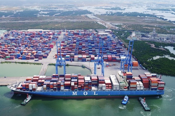 Cảng biển Cái Mép được xây dựng trở thành cảng quốc tế có sự cạnh tranh trong khu vực.