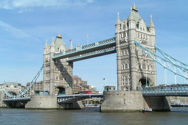 tháp cầu trên sông Thames