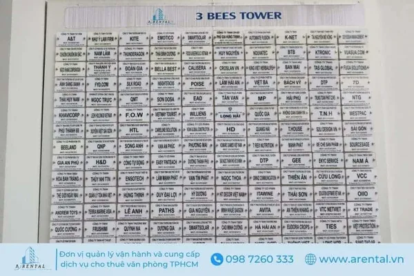 Khu vực đặt bảng tên doanh nghiệp thuê văn phòng ảo tại Bees Tower. Bảng tên công ty được đặt trước tòa nhà 3 Bees Tower quận Phú Nhuận.