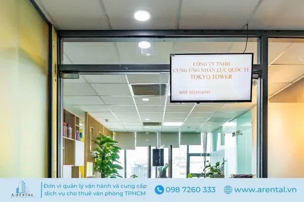 Tất cả khách hàng khi thuê văn phòng ảo Quận 3 đều được cung cấp bảng tên doanh nghiệp Bảng tên hiển thị tên doanh nghiệp khi thuê văn phòng ảo quận 3.
