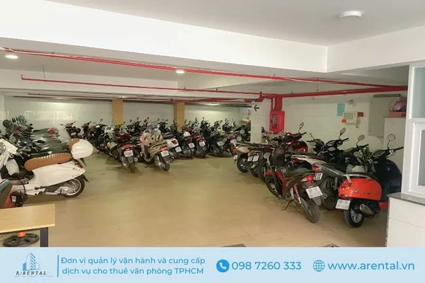 Khu vực hầm để xe cho quý khách hàng thuê văn phòng nói chung và văn phòng chia sẻ Quận 2 nói riêng. Khu vực để xe thông thoáng tại tòa nhà cho thuê văn phòng chia sẻ Quận 2 - A Space Office.